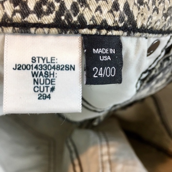 Veronica Beard Carolyn High-Rise Baby-Boot Jeans - Picture 12 of 13